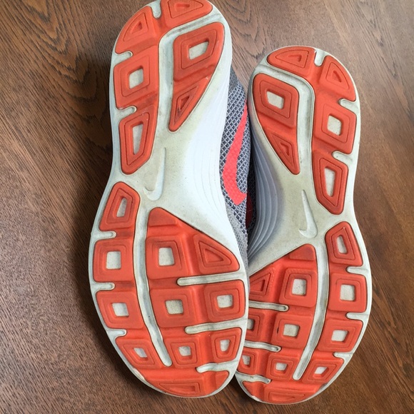 Nike unisex 9.5 Gray w/ orange swish. Previously worn but lots@lots of wear left - Picture 4 of 6